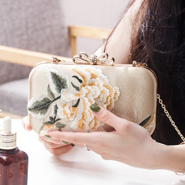 evening bags silk women's satin banquet dress hand holding dinner silk embroidered cheongsam hand chinese style
evening bags silk women's satin banquet dress hand holding dinner silk embroidered cheongsam hand chinese style