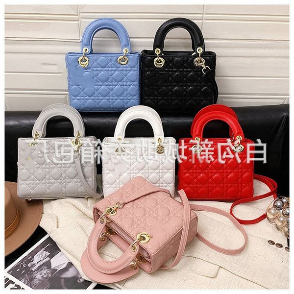 early spring 2022 new women's simple solid color one shoulder trendy bag with texture and versatile portable princess messenger
early spring 2022 new women's simple solid color one shoulder trendy bag with texture and versatile portable princess messenger