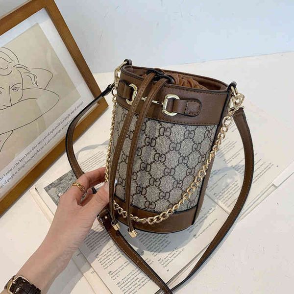 2022 factory wholesale minority design bucket women's summer printed drawstring bag high-grade foreign style single shoulder messenger
2022 factory wholesale minority design bucket women's summer printed drawstring bag high-grade foreign style single shoulder messenger