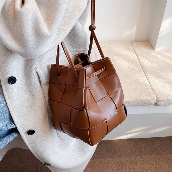 luxury mini brand pu leather weave bucket crossbody bag 2022 winter new high-quality women's designer handbag shoulder bags sac
luxury mini brand pu leather weave bucket crossbody bag 2022 winter new high-quality women's designer handbag shoulder bags sac