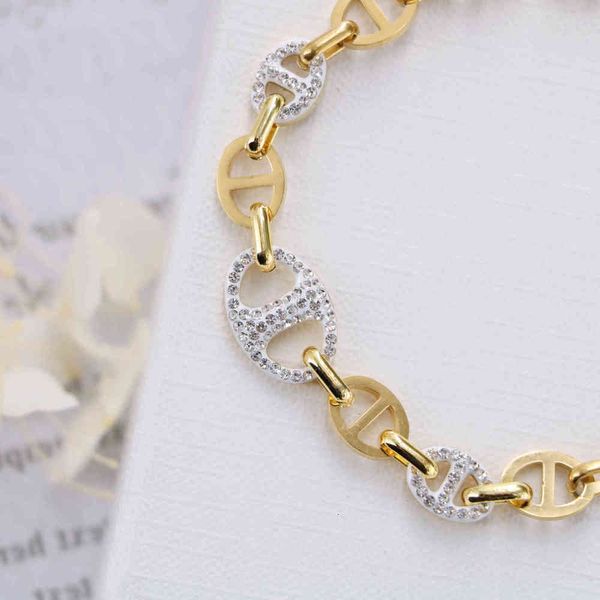 fashion bracelet display titanium steel korean h pig nose splicing mud drill exquisite luxury high end, Golden;silver
fashion bracelet display titanium steel korean h pig nose splicing mud drill exquisite luxury high end, Golden;silver