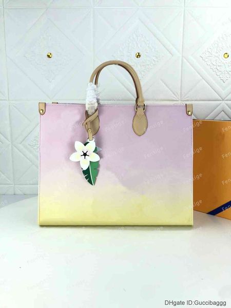 onthego gm mm pm tote womens luxury designer handbag shoulder bags with flower charm large capacity on the go m57639 m57641 m57640
onthego gm mm pm tote womens luxury designer handbag shoulder bags with flower charm large capacity on the go m57639 m57641 m57640