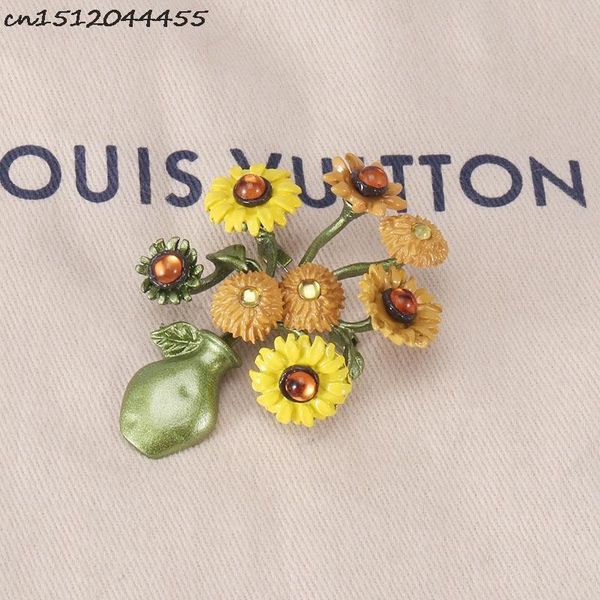pins, brooches 1pcs zonnebloem emaille broche delicate geel paars elegante vrouwen meisjes strass revers pin kleding accessoires gift sierad, Gray
pins, brooches 1pcs zonnebloem emaille broche delicate geel paars elegante vrouwen meisjes strass revers pin kleding accessoires gift sierad, Gray