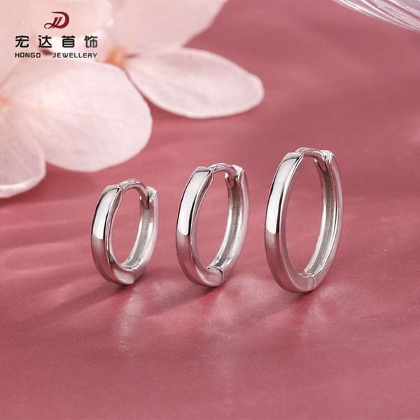 pure simple round halo small fashion earrings buckle temperament earrings female
pure simple round halo small fashion earrings buckle temperament earrings female