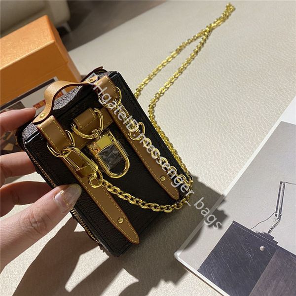 2021 ss women fashion bag two-tone patchwork genuine leather rivet classic zipper flap interior compartment backpack style
2021 ss women fashion bag two-tone patchwork genuine leather rivet classic zipper flap interior compartment backpack style