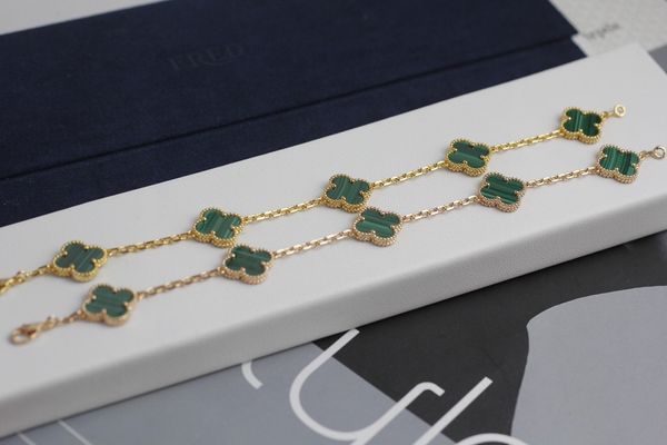 v classic five-flowered four-leaf clover bracelet fashion two colors black agate green, Red;blue
v classic five-flowered four-leaf clover bracelet fashion two colors black agate green, Red;blue