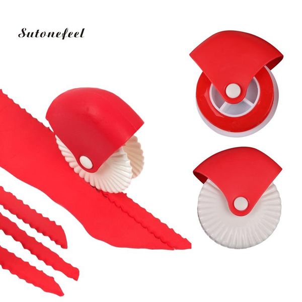creative noodle cutter plastic wheel roller dough manual diy waves maker kitchen baking tool & pastry tools
creative noodle cutter plastic wheel roller dough manual diy waves maker kitchen baking tool & pastry tools