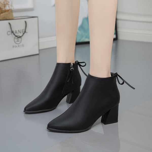 2021 fashion small size martin boots women's autumn and winter single short barrel thick heel high bare, Black
2021 fashion small size martin boots women's autumn and winter single short barrel thick heel high bare, Black