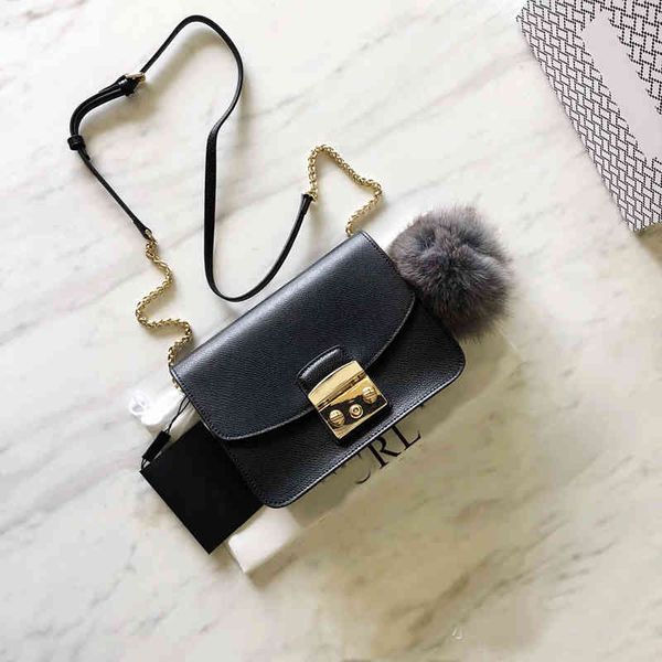 factory outlet fend luxury handbags and storage f fu's metropolis new women's medium small square single shoulder messenger chain
factory outlet fend luxury handbags and storage f fu's metropolis new women's medium small square single shoulder messenger chain