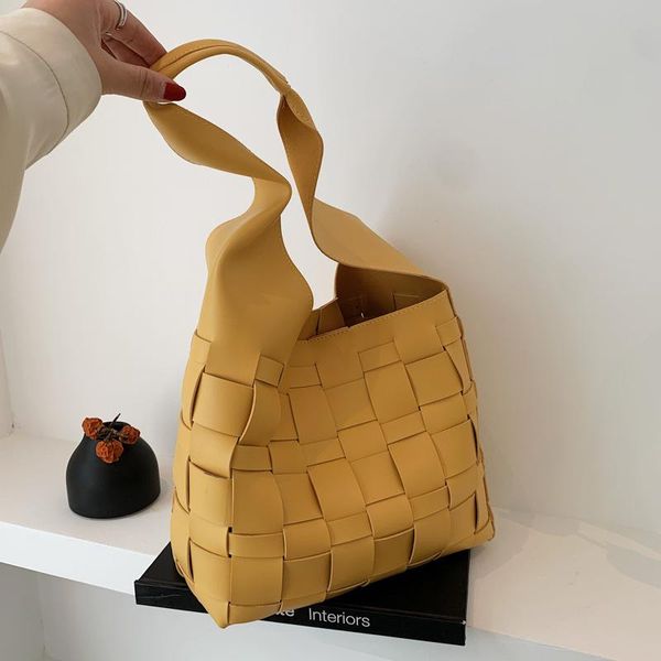 evening bags woven 2021 female large capacity bucket tote beige white black lether casual women's shoulder armpit bag
evening bags woven 2021 female large capacity bucket tote beige white black lether casual women's shoulder armpit bag