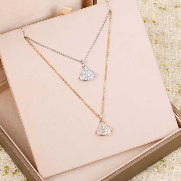 925 sterling silver women's high-end jewelry, european famous brand, zircon fan necklace, small skirt, luxury brand pendant
925 sterling silver women's high-end jewelry, european famous brand, zircon fan necklace, small skirt, luxury brand pendant