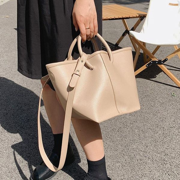 cross body solid round handle color pu leather crossbody bags for women 2021 summer design female luxury shoulder handbags
cross body solid round handle color pu leather crossbody bags for women 2021 summer design female luxury shoulder handbags
