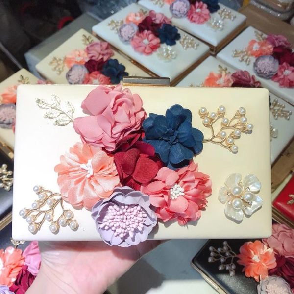 gift rose flower pearl women shoulder chainclutch fashion ladies metal beaded handbags designer mini evening clutches bags
gift rose flower pearl women shoulder chainclutch fashion ladies metal beaded handbags designer mini evening clutches bags