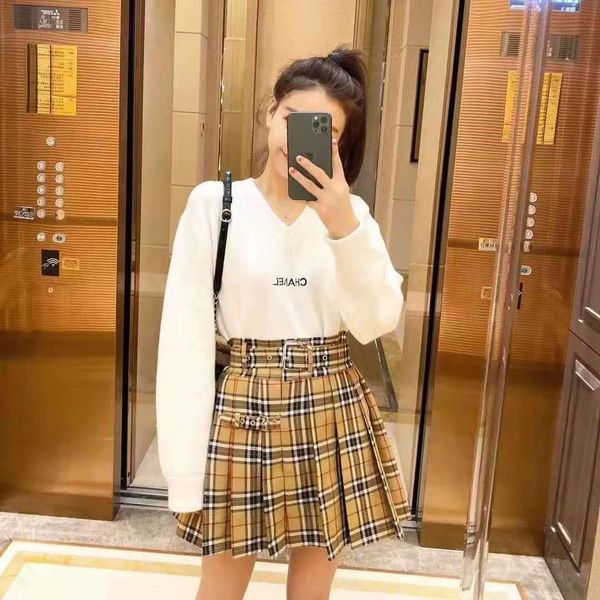 selling style autumn and winter new loose v-neck embroidery knitting bottom sweater net red with the female trademark of the sweater is comp, White;black
selling style autumn and winter new loose v-neck embroidery knitting bottom sweater net red with the female trademark of the sweater is comp, White;black
