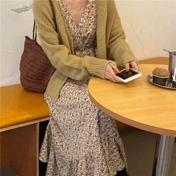 casual dresses 2021 women ed in spring fashion floral high waist vintage korean trumpet lady long oversize, Black;gray
casual dresses 2021 women ed in spring fashion floral high waist vintage korean trumpet lady long oversize, Black;gray