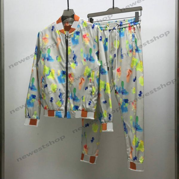 21ss fashion designer clothing mens colour graffiti print tracksuit paris classical letter print jacket outwear sweatshirt suit patchwork sp, Gray
21ss fashion designer clothing mens colour graffiti print tracksuit paris classical letter print jacket outwear sweatshirt suit patchwork sp, Gray