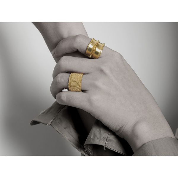 high color retention brass vacuum plating 18k true gold irregular wave double groove open wide face ring female, Silver
high color retention brass vacuum plating 18k true gold irregular wave double groove open wide face ring female, Silver