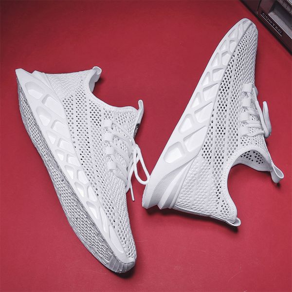 2021 mens running shoes black white luxury designers men sports sneakers trainers outdoor jogging walking
2021 mens running shoes black white luxury designers men sports sneakers trainers outdoor jogging walking