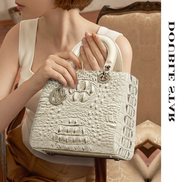 hong kong cowhide bag women's 2021 new crocodile pattern diana hand single shoulder diagonal versatile small square
hong kong cowhide bag women's 2021 new crocodile pattern diana hand single shoulder diagonal versatile small square