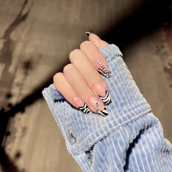 false nails 24pcs black white stripes nail patch glue type removable long paragraph fashion manicure save time sswell, Red;gold
false nails 24pcs black white stripes nail patch glue type removable long paragraph fashion manicure save time sswell, Red;gold