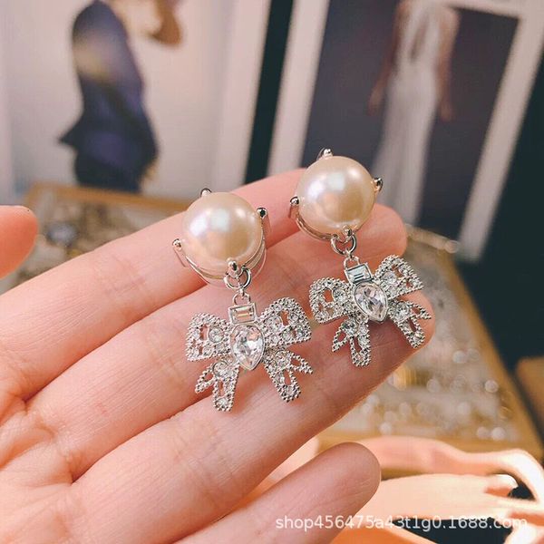 studs earrings miao girl's small pearl temperament set with zircon water drop crystal bow , the same as xu lu, Golden;silver
studs earrings miao girl's small pearl temperament set with zircon water drop crystal bow , the same as xu lu, Golden;silver