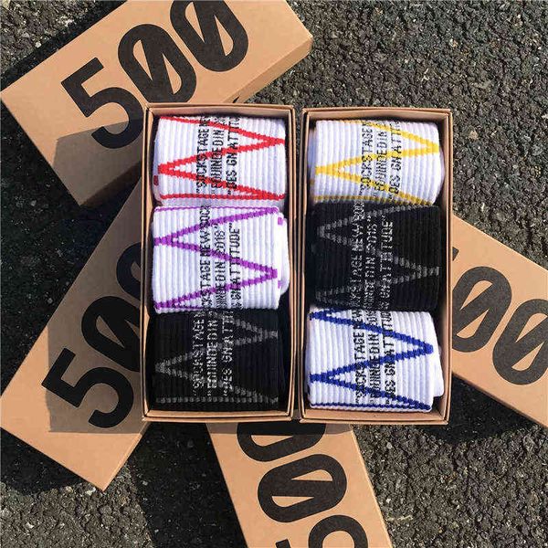 socks men's autumn fashion signed jointly skateboard sports white /black trend hip hop lovers cotton socks 3 pairs/box 220105
socks men's autumn fashion signed jointly skateboard sports white /black trend hip hop lovers cotton socks 3 pairs/box 220105