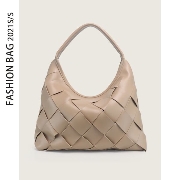 2021 spring and summer women's bag weaving dign texture bucket simple armpit korean version ins shoulder
2021 spring and summer women's bag weaving dign texture bucket simple armpit korean version ins shoulder
