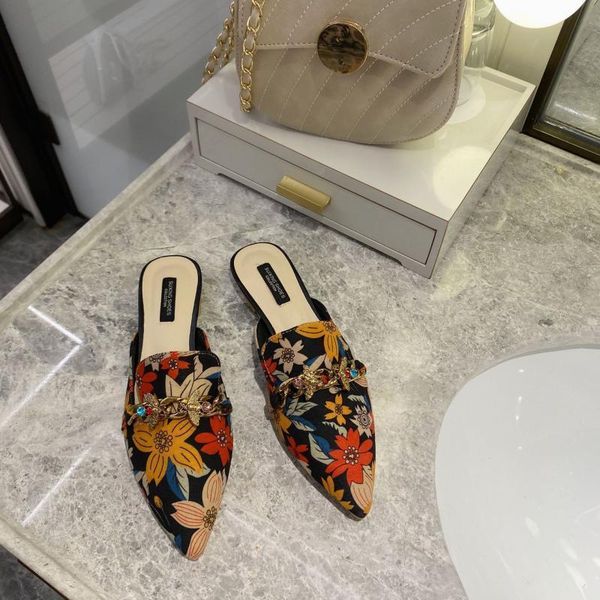 sandals summer brand floral flat baotou design slippers metal buckle muller shoes lazy o5vf, Black
sandals summer brand floral flat baotou design slippers metal buckle muller shoes lazy o5vf, Black