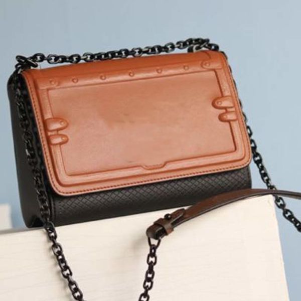 high girl shoulder messenger fashion retro female handbag lady samll classic crossbody bag chain wallet
high girl shoulder messenger fashion retro female handbag lady samll classic crossbody bag chain wallet