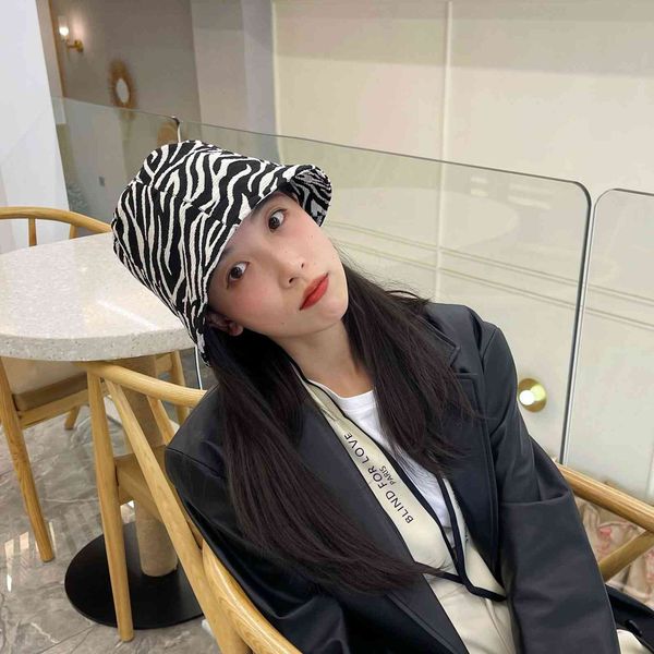 liangfang 21ss korean designer's new style and versatile texture fabric zebra bucket fisherman's hat, Blue;gray
liangfang 21ss korean designer's new style and versatile texture fabric zebra bucket fisherman's hat, Blue;gray