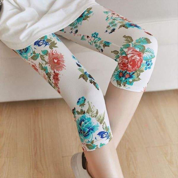 large size short elastic floral women pant stretch casual legging breathable leggings summer capris, Black;white
large size short elastic floral women pant stretch casual legging breathable leggings summer capris, Black;white