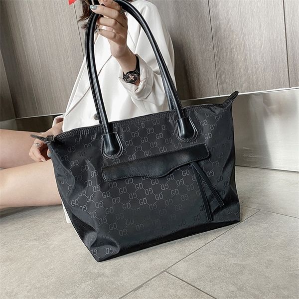 purse big women's bag new signature large capacity versatile single shoulder tote shopping bag signature
purse big women's bag new signature large capacity versatile single shoulder tote shopping bag signature