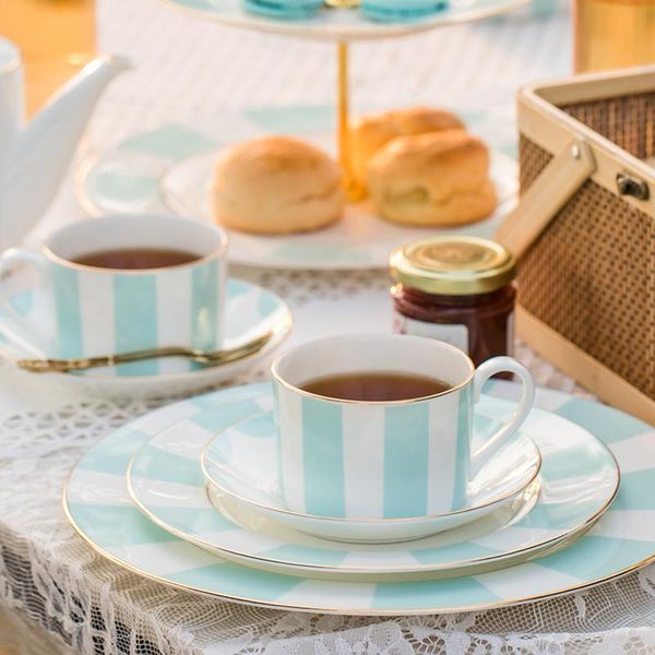 cups & saucers nordic style tea cup set vintage utensil porcelain wedding bone china dinnerware sets gold rim ceramic xicara drinkware eb50b
cups & saucers nordic style tea cup set vintage utensil porcelain wedding bone china dinnerware sets gold rim ceramic xicara drinkware eb50b