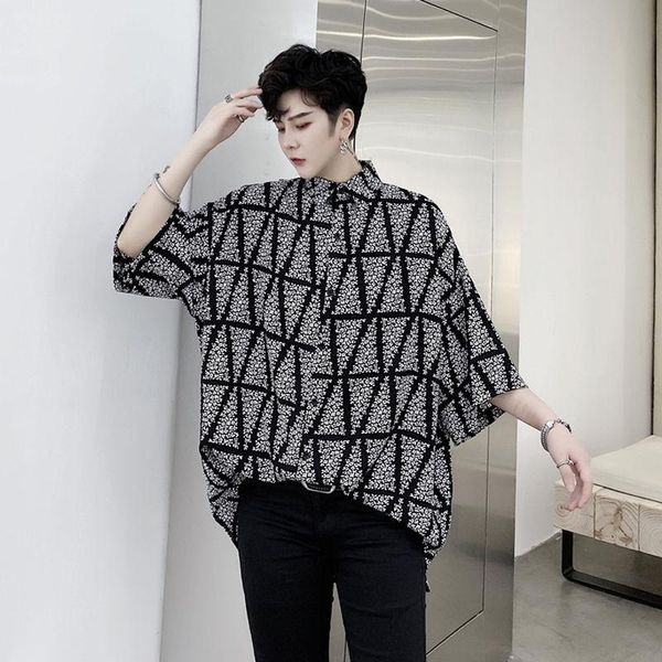 men's casual shirts men's loose shoulder-drop short-sleeved shirt printed with dark individual flower pattern in summer clothes, White;black
men's casual shirts men's loose shoulder-drop short-sleeved shirt printed with dark individual flower pattern in summer clothes, White;black