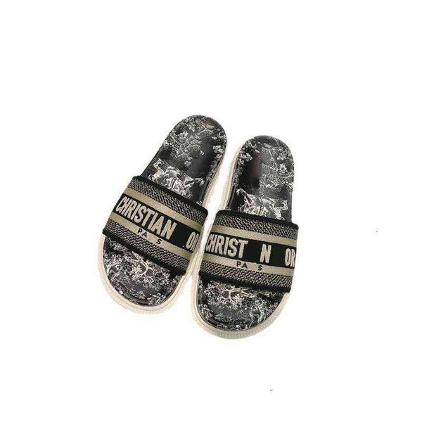 d family's versatile thick bottomed letter embroidered slippers in summer 2021, Black
d family's versatile thick bottomed letter embroidered slippers in summer 2021, Black