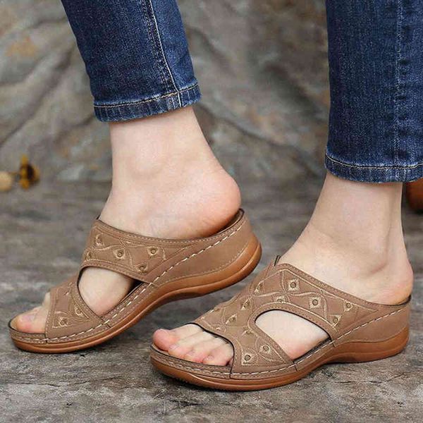 2021 women shoes platform wedges slippers summer ladies fashion wedge heel fashion beach shoes women's sandals vintage slippers c0410, Black
2021 women shoes platform wedges slippers summer ladies fashion wedge heel fashion beach shoes women's sandals vintage slippers c0410, Black
