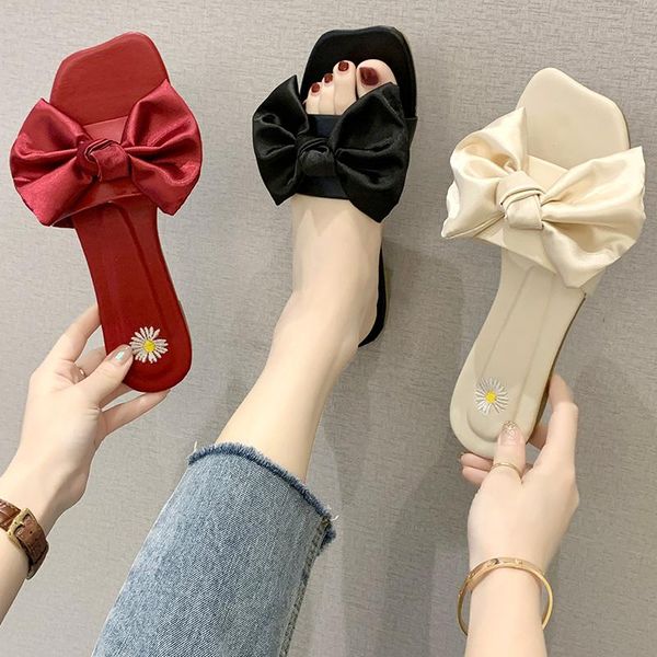 net red daisy bowknot wearing slippers female summer 2021 leather fashion beach shoes soft bottom word sandalsdals, Black
net red daisy bowknot wearing slippers female summer 2021 leather fashion beach shoes soft bottom word sandalsdals, Black