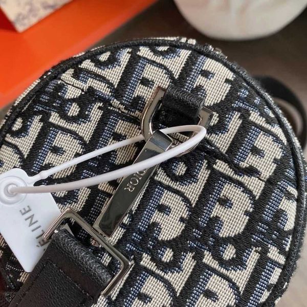 d 2021 casual and fashionable one shoulder slung small fragrance cylinder bag women's handbag
d 2021 casual and fashionable one shoulder slung small fragrance cylinder bag women's handbag