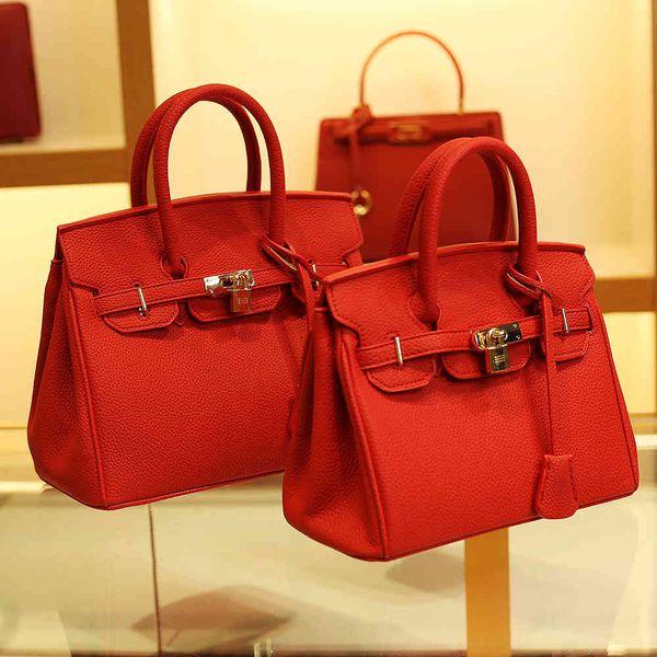 red summer 2021 new bridal bag wedding women's large capacity leather handbag 
red summer 2021 new bridal bag wedding women's large capacity leather handbag