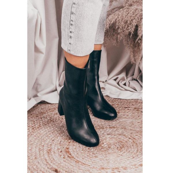 boots black color pu leather season 2021 autmn winter fashion stylish standard mold comfortable women lady female
boots black color pu leather season 2021 autmn winter fashion stylish standard mold comfortable women lady female