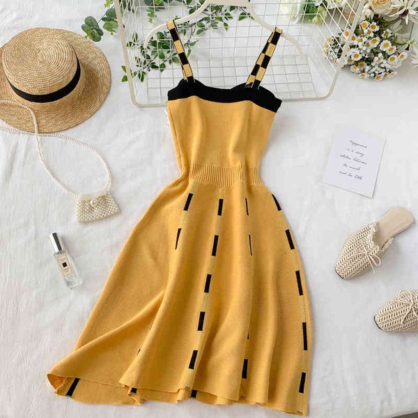 casual knit dress woman spring ins chic v-neck strapless button stitching color contrast a-line suspender dresses, Black;gray
casual knit dress woman spring ins chic v-neck strapless button stitching color contrast a-line suspender dresses, Black;gray