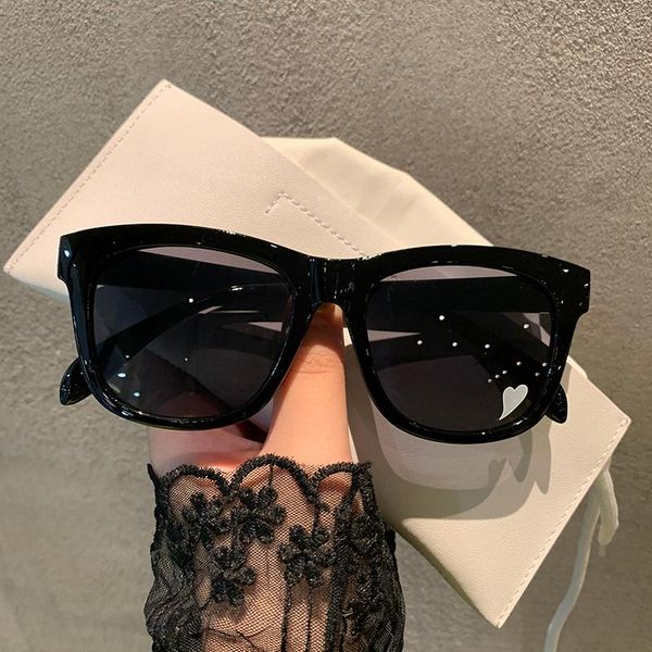 sunglasses large frame black simple fashion men women street pography travel uv protection vintage, White;black
sunglasses large frame black simple fashion men women street pography travel uv protection vintage, White;black