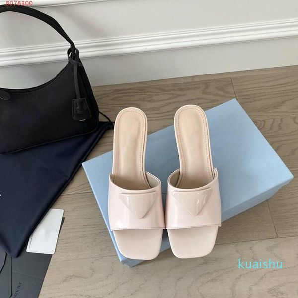 high-end custom strappy ladies sandals classic black and white heels fashion generous european and american style come with box
high-end custom strappy ladies sandals classic black and white heels fashion generous european and american style come with box