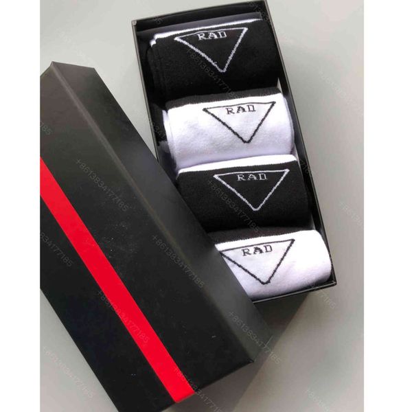 2021ss designer men socks 4 pairs in box letter logo brand high-quality cotton socks sweat-absorbent and comfortable mens underwear pd1, Black
2021ss designer men socks 4 pairs in box letter logo brand high-quality cotton socks sweat-absorbent and comfortable mens underwear pd1, Black