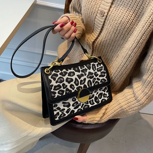autumn one shoulder small square bag women's 2021 fashion chain korean leopard pattern messenger
autumn one shoulder small square bag women's 2021 fashion chain korean leopard pattern messenger