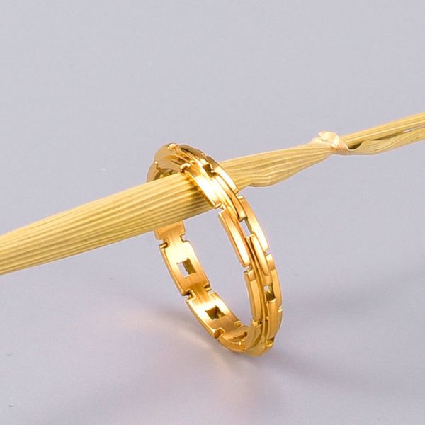 j01 everyday hollowed out chain with thin ring, Black
j01 everyday hollowed out chain with thin ring, Black