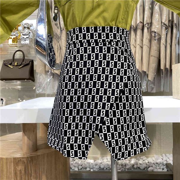 niche design hip printing letter foreign style high versatile waistline crack skirt, Black
niche design hip printing letter foreign style high versatile waistline crack skirt, Black