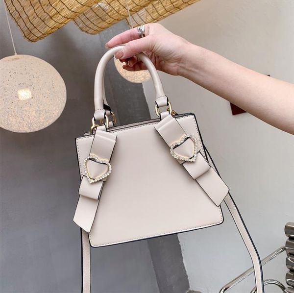 female bags summer 2021 fashion love diamond handbag texture one-shoulder messenger bag
female bags summer 2021 fashion love diamond handbag texture one-shoulder messenger bag