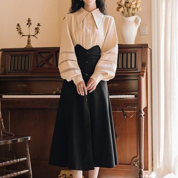 skirts 2021 women's fall/winter hollow lantern long sleeve apricot shirt + black single-breasted high waist a-line skirt
skirts 2021 women's fall/winter hollow lantern long sleeve apricot shirt + black single-breasted high waist a-line skirt