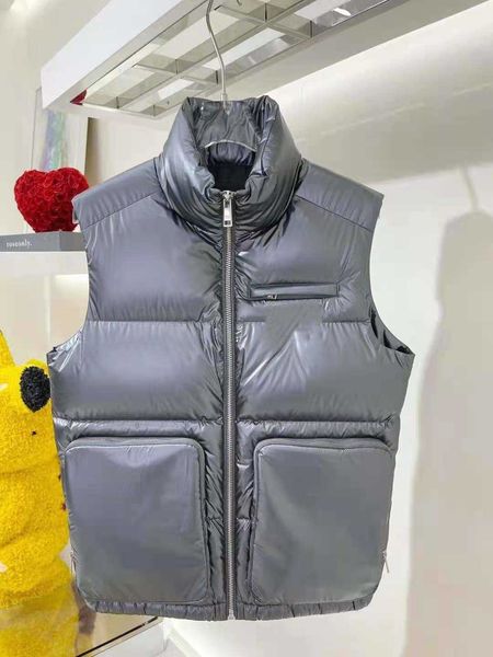 2021ss autumn and winter paris italy down jacket vest casual street fashion pockets warm men women couple outwear zdlp50816., Black;brown
2021ss autumn and winter paris italy down jacket vest casual street fashion pockets warm men women couple outwear zdlp50816., Black;brown